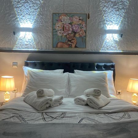 Anna Maria Greek Filoxenia Apartment 피레아스 외부 사진